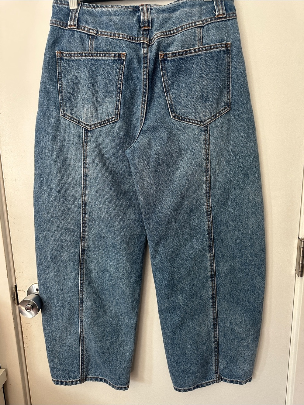 Future Collective Light Wash Barrel Leg Jeans – Women’s Size 4 - Picture 7 of 8